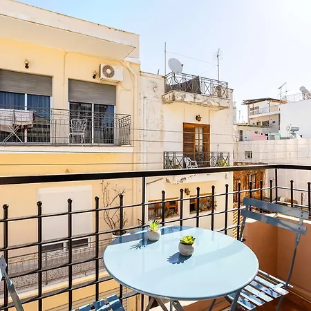 Modern City-center In The Heart Of Апартаменты Каламата